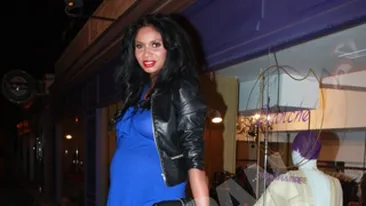 O bruneta frumusica, cu o ditamai burtica! Ghici cine e?