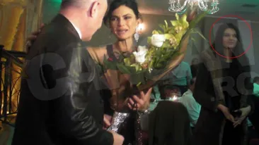 Dupa trei ani de singuratate, Irinel a trecut la fapte! A invitat-o pe sosia lui Moni pe bancheta din spate si a facut asta!