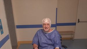 Cătălin Crișan, cu medicul lângă scenă. „A avut grijă de mine”