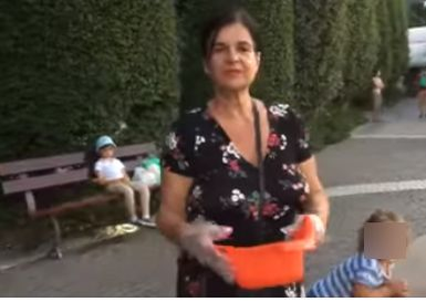 O femeie din Iași, surprinsă cum spală olița copilului în fântâna unui parc! Cum a reacționat când a fost luată la rost de ceilalți oameni