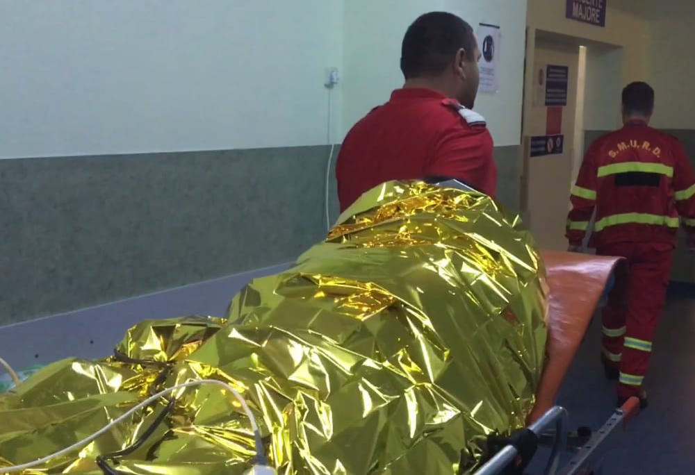 Tânăra rănită a fost transportată de urgență la spital