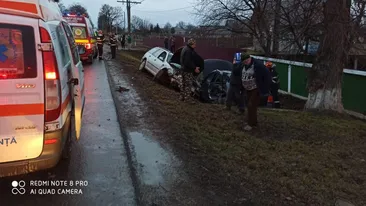 Ciocnire violentă în județul Botoșani. Pompierii au intervenit de urgență pentru înlăturarea pericolului de incendiu