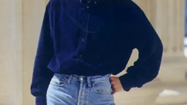 Tanar, slab si fara nicio grija. Ce bine arata Serban Huidu in primul sezon de Cronica!