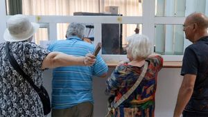 Categoria de pensionari români care primesc a 13-a pensie, în luna decembrie 2025. Cine se încadrează