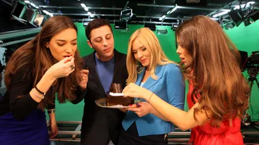 Laura Teodoru, fosta iubita a lui Marica, nu tine dieta! Uite cum s-a delectat cu tort la ziua colegei Ioana Tiganila!