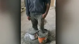 Tortură în stil mafiot la o stână din Bacău. Proprietarul i-a turnat picioarele în beton unui cioban, ca să nu-l denunțe la poliție