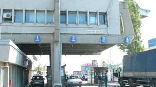 Romanii se intorc in tara! Politia de frontiera incearca sa evite aglomeratia!