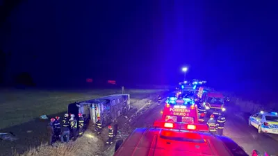 Autocar cu 44 de persoane, implicat într-un accident rutier, între Galați și Vaslui. Un om a murit, 14 au ajuns la spital