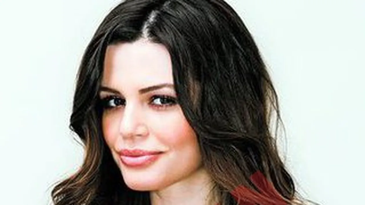 Monicai Columbeanu i-au fost schimbate parul si sprancenele