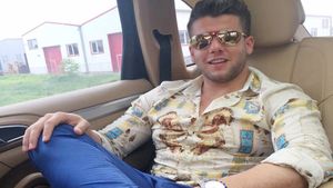 Telenovelă în familia unuia dintre cei mai controversaţi afacerişti din România. S-a despărţit de ”Prinţişorul” infidel şi…
S-a combinat cu ”Dalmaţianul”, posesor de Porsche şi Bentley!