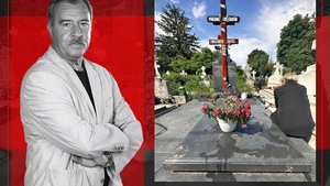 Ce s-a întâmplat la mormântul lui Costel Constantin, la un an de când s-a stins din viață. Cu cine a fost nora actorului ca să îi aprindă o lumânare. Fotografii exclusive