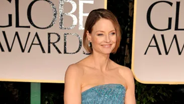 VIDEO Ricky Gervais a facut-o lesbiana pe Jodie Foster la Golden Globes! Actrita nu a fost deranjata de acuzatiile lui si chiar l-a aplaudat frenetic!