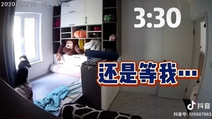 Îți dau lacrimile! Cum își aștepta un cățel stăpâna să vină acasă, după 10 ore. VIDEO