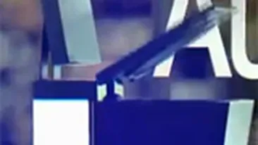 VIDEO Iata cum arata WC-ul de 6.400 $, cu touchscreen si sistem audio