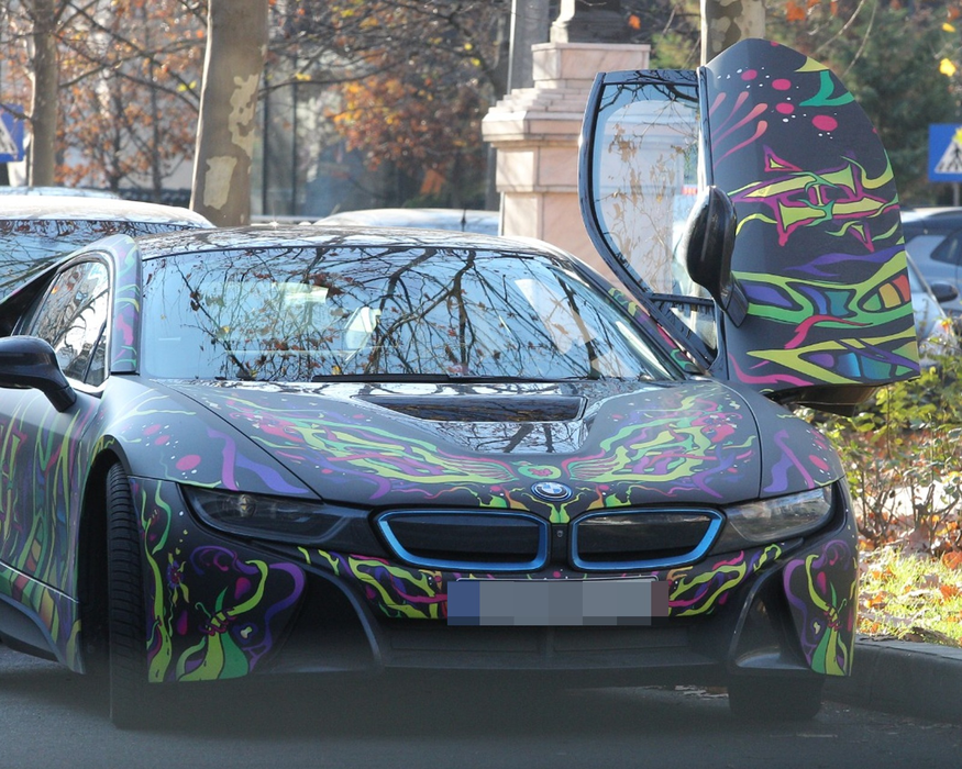 Anda Adam a ajuns la BMW-ul ei colantat