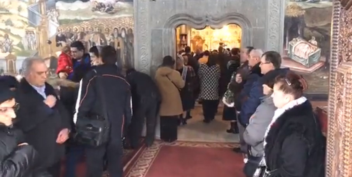 Sute de oameni au venti la Mănăstirea Cernica