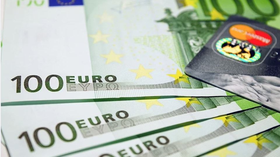 Curs valutar BNR vineri, 5 februarie 2021. Euro este în urcare, iar dolarul, în scădere