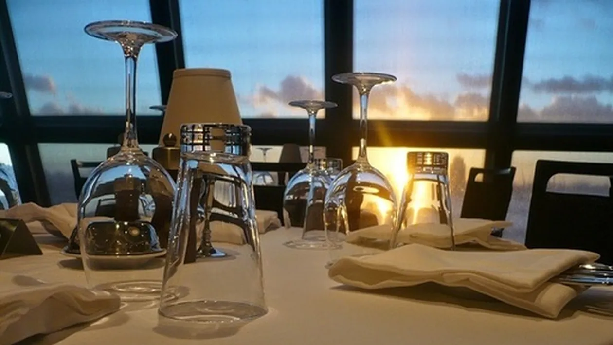 Condițiile pe care trebuie să le respecte patronii la redeschiderea restaurantelor și cafenelelor: e limitat...