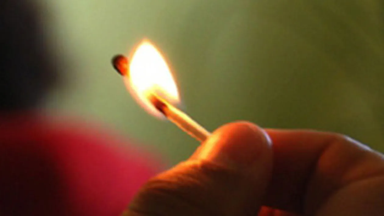 Incendiu la Arhivele Nationale! Focul arde mocnit!