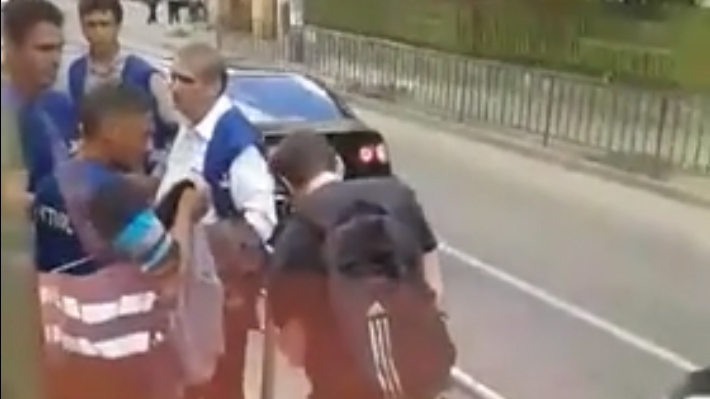 Scene de neînchipuit în tramvaiul 11! Controlorii i-au dislocat umărul unui tânăr pe care îl prinseseră fără bilet!