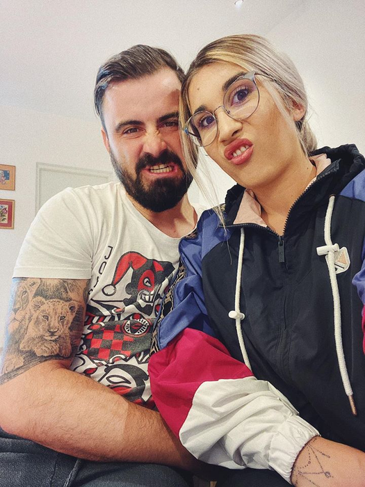 Adda și soțul ei au ajuns pe mâinile medicilor! Cântăreața a anunțat ce au pățit: “Operație fără…”