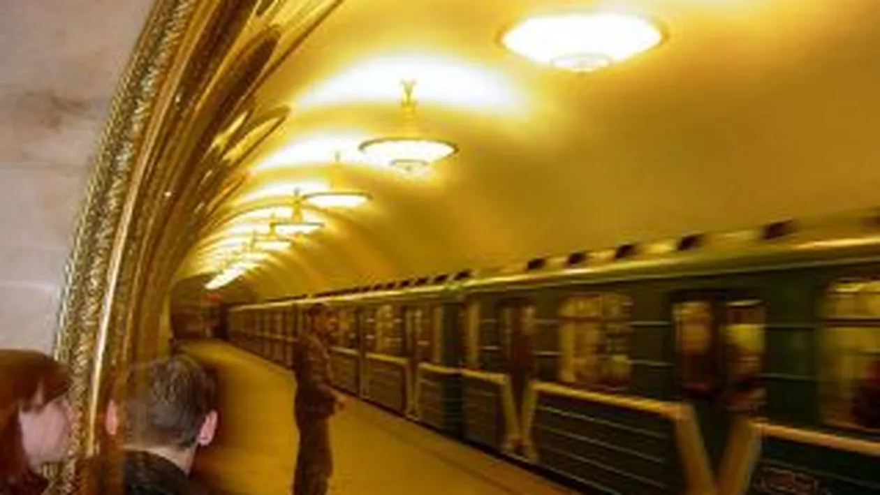 Un ofiter de politie rus a deschis focul cu arma din dotare intr-o statie de metrou din Moscova!