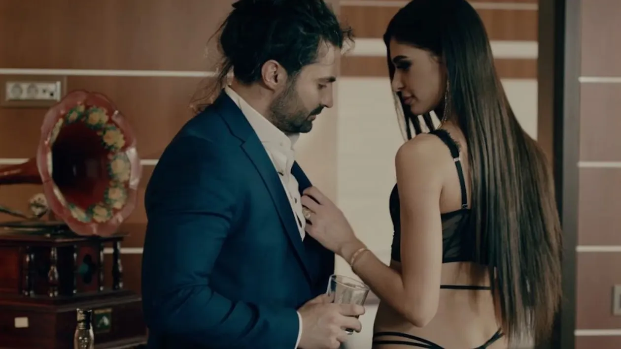 Pepe, filmat în ipostaze tandre cu asistenta lui Dan Negru! Totul s-a petrecut la un hotel