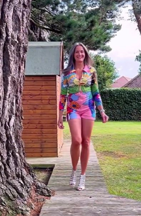 Ea este cea mai sexy bunică de pe Instagram. Are 61 de ani și le dă clasă puștoaicelor: ”Niciodată nu ești prea bătrân”
