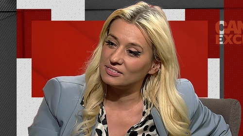 Anisia Gafton, câștigătoarea “Sunt celebru, scoate-mă de aici!”, a dat GRAV din dormitor! ”Eu fac ca poneiul, el ...” + ”Să îi zic: hai, bagă lemne în sobă!”