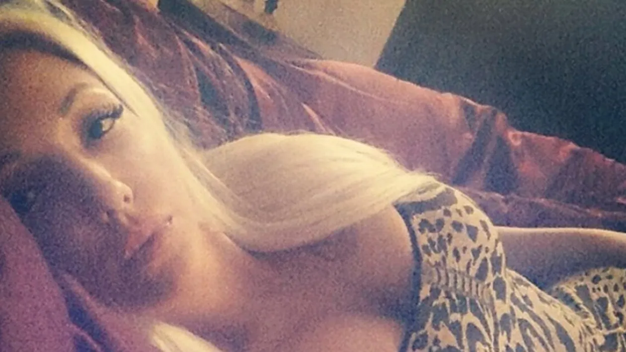 Alexandra Harra, intr-o rochie extrem de transparenta! Prin tinuta asta s-a vazut tot, dar nu i-a pasat