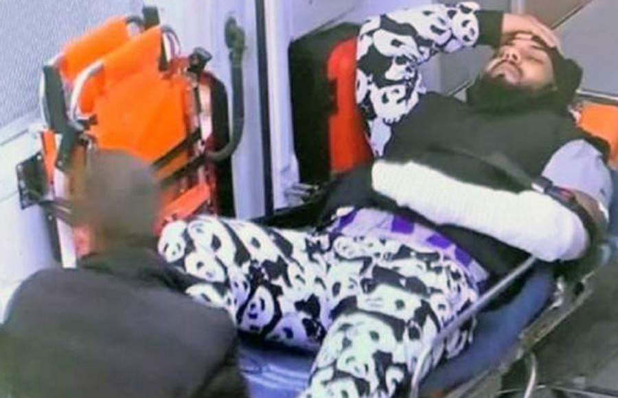 Bebino, dus la judecată pe targă, în pijama cu urși Panda