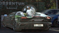Alex Bodi, strâns cu ușa, la propriu! Și-a parcat cu greu Lamborghini-ul Aventador