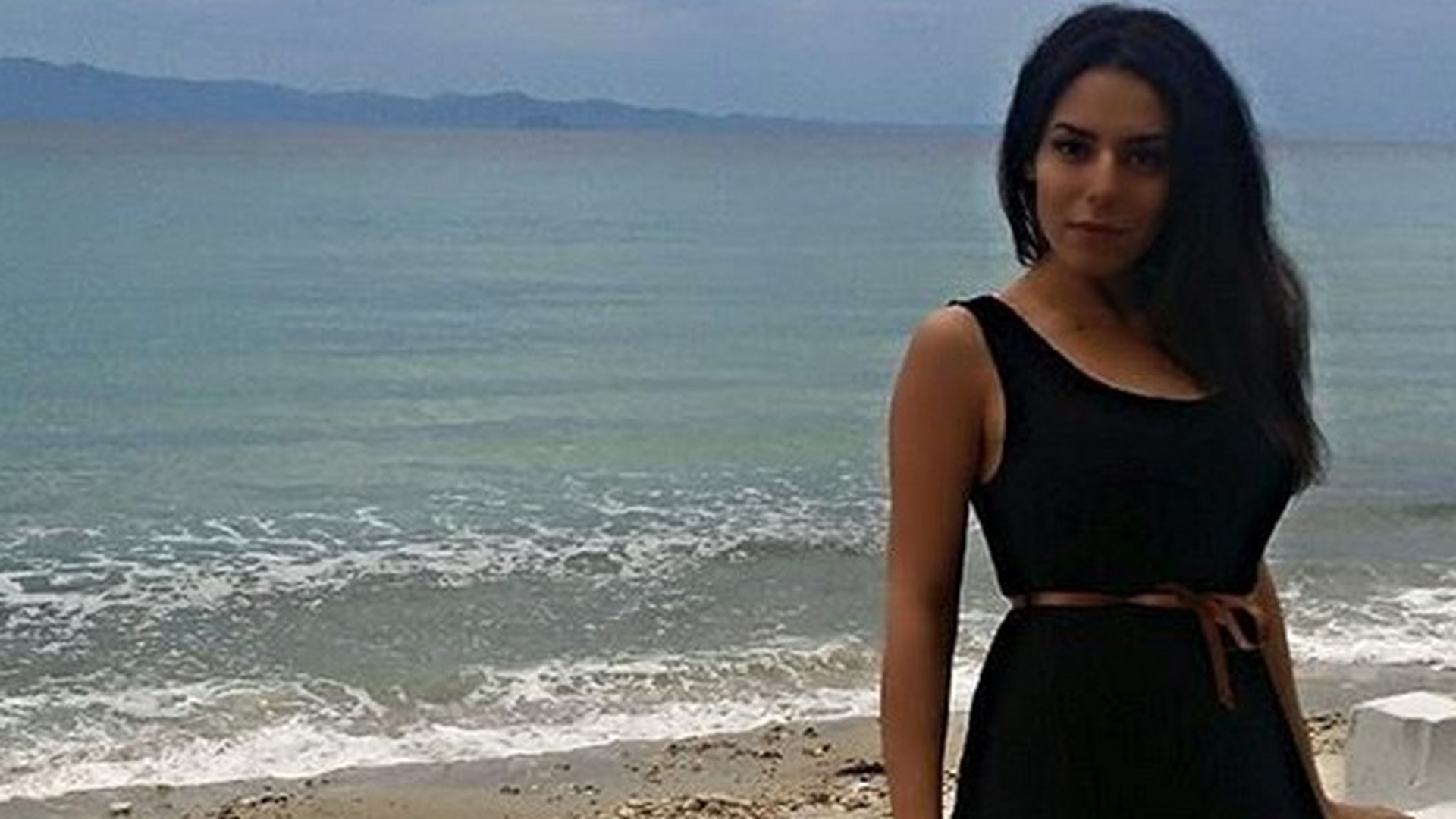 Imagini HOT cu o fosta concurenta de la "Burlacul" GOALA! Pozele au scapat pe internet