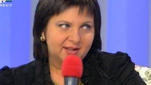 VIDEO Bomba! Se marita Carmen Serban! Viitorul sot e din Londra si s-au cunoscut pe Facebook!
