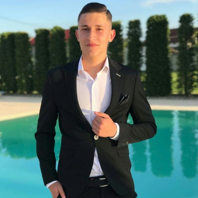 Teodora și Marius sunt tinerii găsiți morți într-o casă din Târgu-Jiu. Cei doi se pregăteau să facă nunta