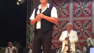 Văru’ Săndel, despre drama de care nimeni nu ştia! Artistul, cu ochii în lacrimi: ”Părinţii mei m-au părăsit de tânăr. Am crezut că s-a sfârşit viaţa”