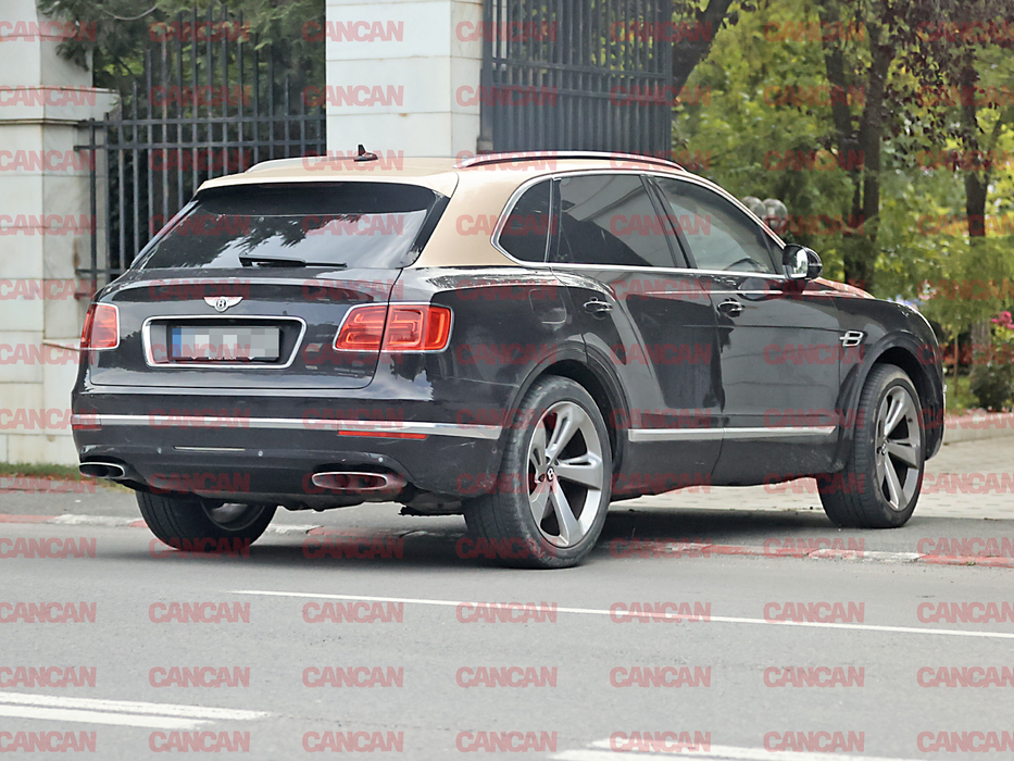 Bentley-ul care a fost împrumutat lui Alexandru Tudor intră în curtea din Pipera