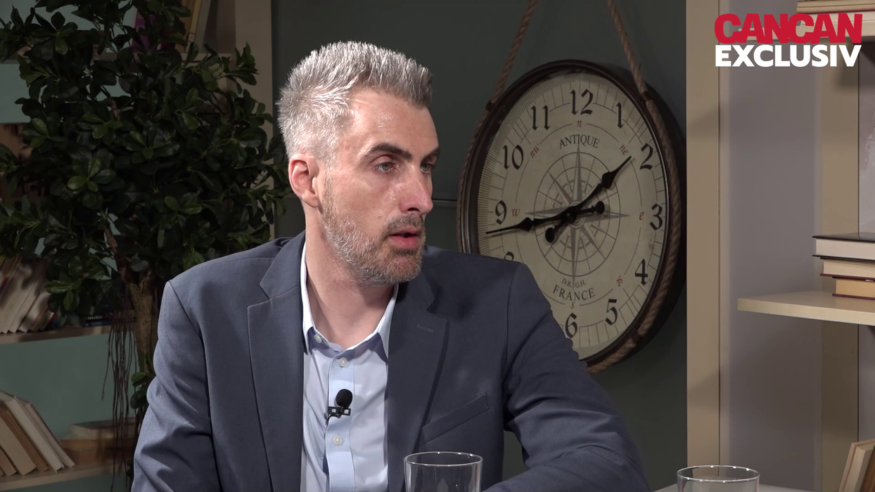 Ernest Takacs este prezentatorul emisiunii ”În căutarea adevărului”, difuzată de luni până vineri, de la ora 13:00, la Kanal D