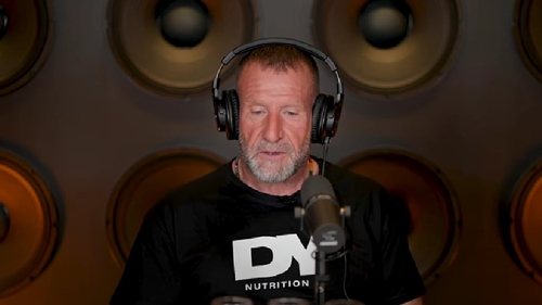 Dorian Yates, cel mai renumit culturist britanic, vorbește despre începuturile carierei sale: ” Da, eram golan, mă băgam în probleme cu bătăi”