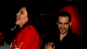 VIDEO! Madalin Ionescu, deghizat in Zorro, o plesneste peste fund pe Cristina Siscanu
