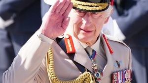 Regele Charles, huiduit la ultima apariţie! Mulţimea s-a săturat de monarhie: "Nu eşti regele meu"