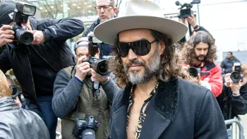 Noi acuzații grave pentru Russell Brand. Actorul pledează nevinovat și așteaptă procesul