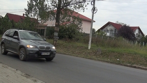 Trecatorii au fost socati cand au vazut asta! Ce a putut sa faca o soferita cu un X5 pe strazile din Capitala