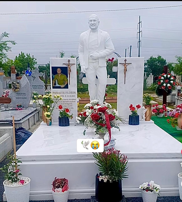 Cavoul și statuia impunătoare a lui Florin ”Buză” ies în evidență printre celelalte morminte din cimitir foto: captură TikTok