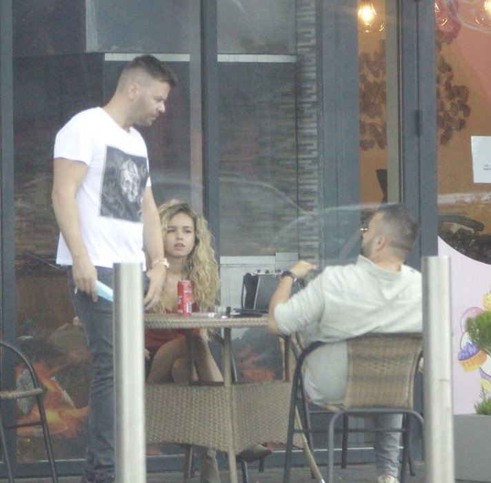 Bogdan Căpușan (stânga), alături de Carla și de un bun prieten, Sebi