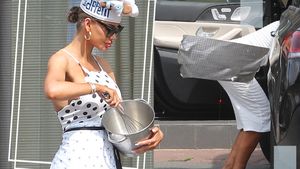 Bianca Drăgușanu i-a năucit pe șoferi!  Cel mai bombat posterior din România a făcut din nou ravagii!