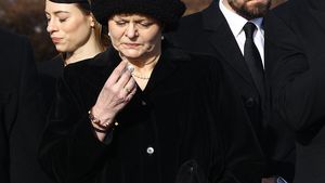 Imagini tulburătoare. ”Lady Diana” a României, în lacrimi pe Aeroport
