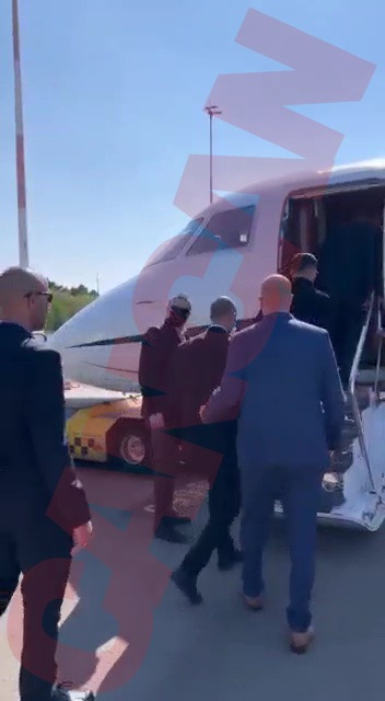 Simon Leviev, însoțit de șase bodyguarzi