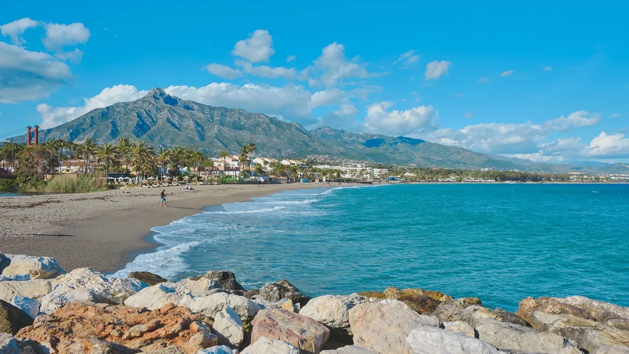 Terase închise într-una dintre destinațiile preferate de români. Care este motivul