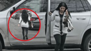 Marymar a dat peste cap audiența, asortată perfect cu Cadillac-ul. Până și Kim Kardashian ar fi invidioasă